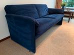 Blauwe suède Bora Bora Leoux tweezits bank, Huis en Inrichting, Banken | Bankstellen, Ophalen, 150 tot 200 cm, Tweepersoons, 75 tot 100 cm