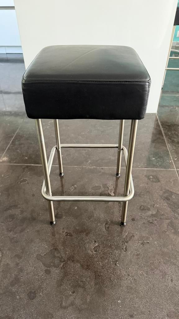 Vintage IKEA Julius Barkruk – Zwart Leer & Chroom, Ophalen, 60 tot 90 cm, Zo goed als nieuw, 1 kruk