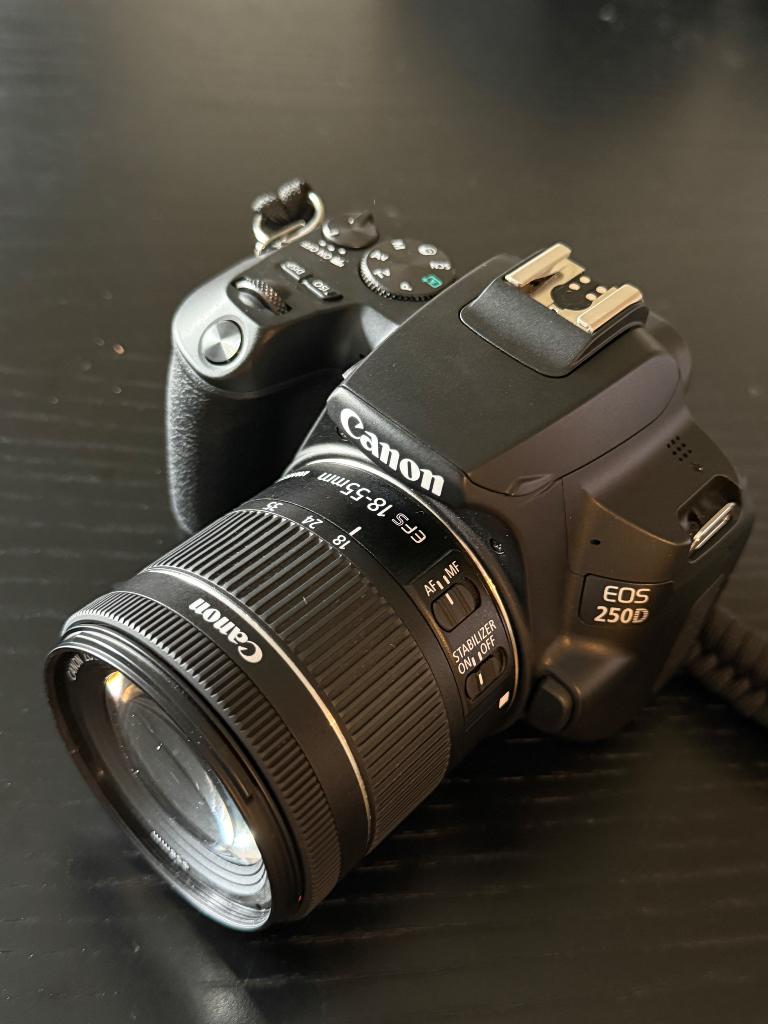 Canon camera  EOS 250D, Ophalen, Spiegelreflex, Canon, Zo goed als nieuw