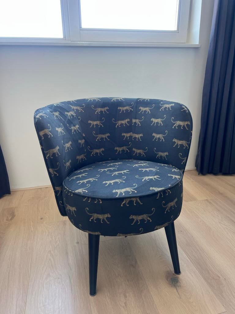 Zwarte stoel met panterprint - Nieuwe stoffering nodig, Huis en Inrichting, Stoelen, Ophalen, Gebruikt, Zwart, Eén