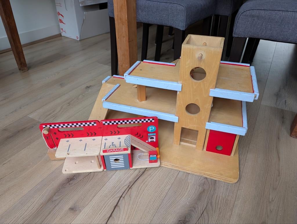 Houten garage met lift + carwash, Ophalen of Verzenden, Gebruikt, Rij- of Hobbelspeelgoed