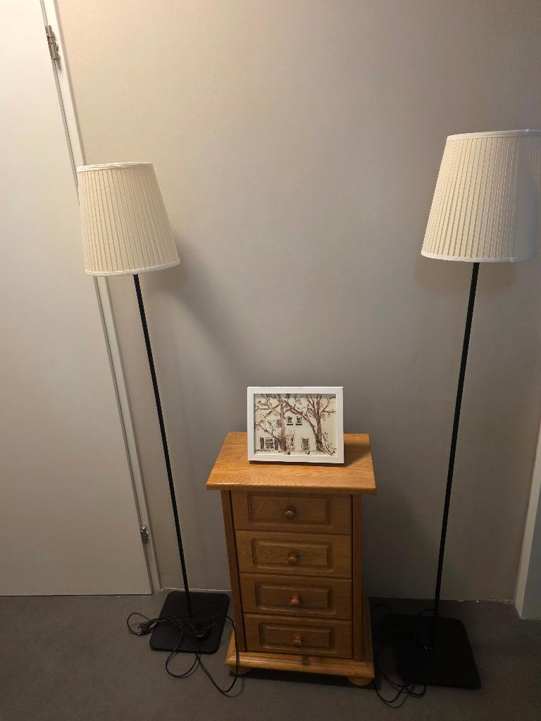 Vloerlampen set lichtgeel-beige met zwarte voet, Ophalen, Landelijk / industrieel /retro afh van lampenkap, Overige materialen