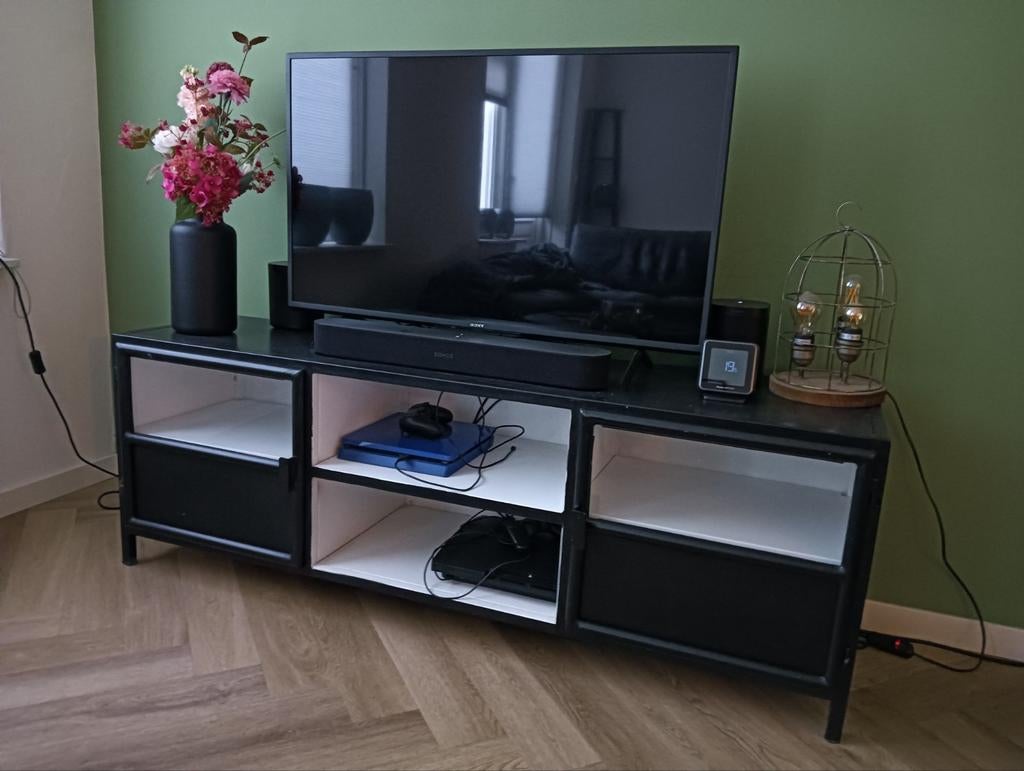 Nelson TV-kast metaal zwart met witte binnenkant, Huis en Inrichting, Ophalen, Gebruikt, Modern, Industrieel, 150 tot 200 cm