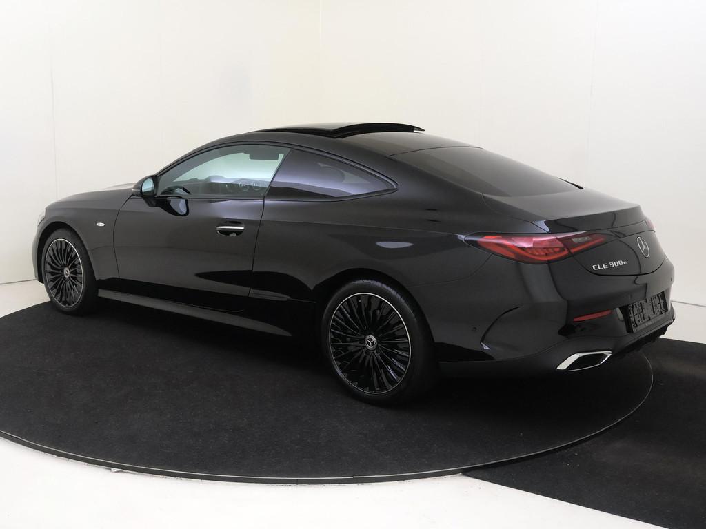 Mercedes-Benz CLE Coupé 300 e AMG Line / Winter-Pakket / Ni, Auto's, Mercedes-Benz, Automaat, Stof, Gebruikt, 4 cilinders