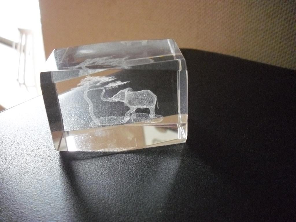 Glazen Press Papier/Lazerblok-Olifant, Ophalen of Verzenden, Nieuw, Kristal, Beeldje(s)