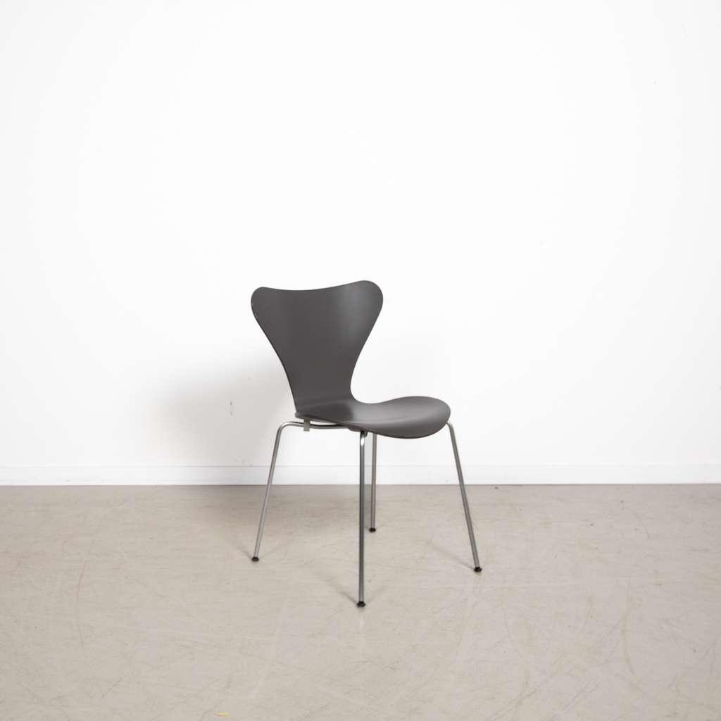 8x Fritz Hansen Series 7 Stoel 3107 Donkergrijs, Niet ingevuld, Kunststof, Niet ingevuld, Ophalen of Verzenden