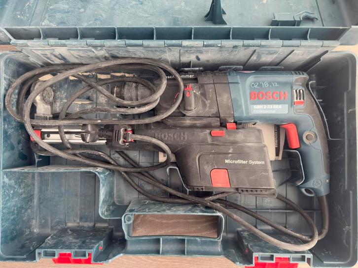 Bosch GBH 2-23 REA Boorhamer met stofafzuiging en koffer, Doe-het-zelf en Verbouw, Gereedschap | Boormachines, Zo goed als nieuw