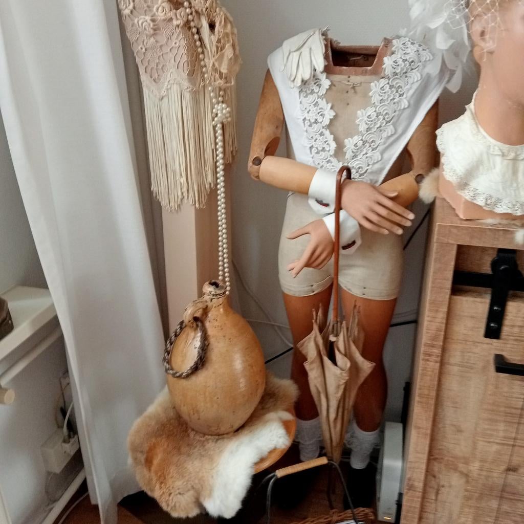 Antieke etalagepop mannequin paspop, Ophalen