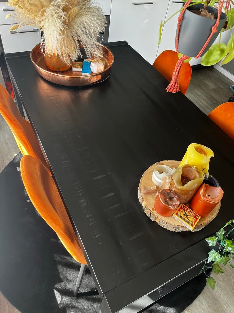 Zwarte mangohouten eettafel met 4 Nous Living stoelen, Ophalen, 100 tot 150 cm, 50 tot 100 cm, Zo goed als nieuw