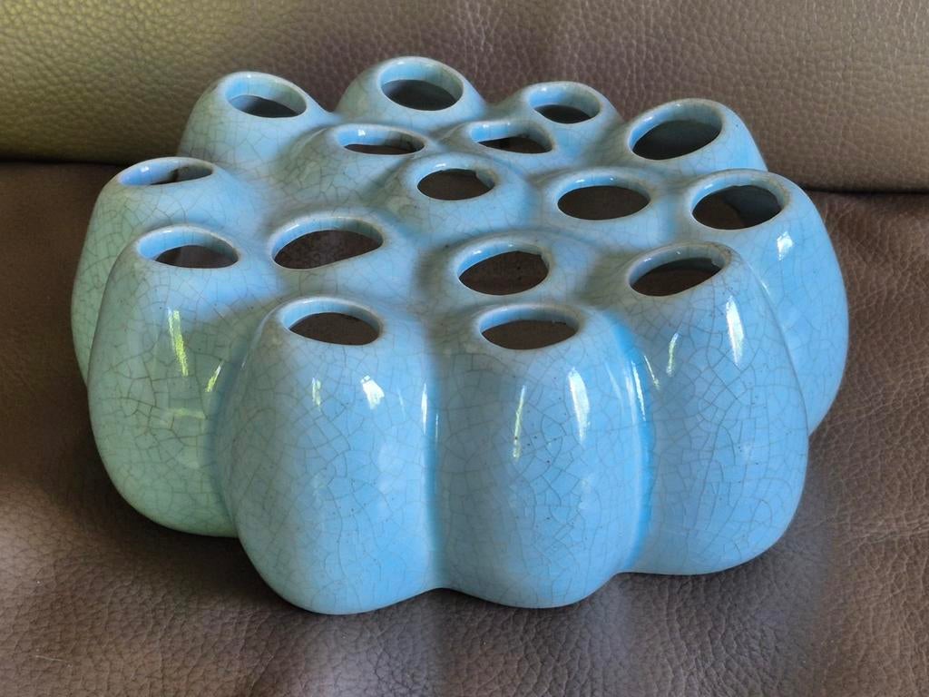 Pompom licht blauw tulpenvaas vaas vaasje villa pottery, Blauw, Aardewerk of Porselein, Ophalen of Verzenden, Zo goed als nieuw