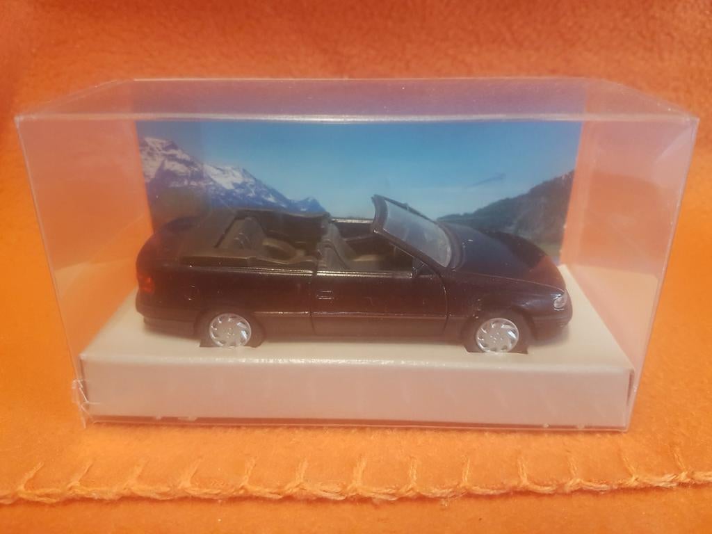 Opel astra cabrio dealer uitgave, Hobby en Vrije tijd, Modelauto's | 1:43, Ophalen of Verzenden, Zo goed als nieuw, Auto, Gama