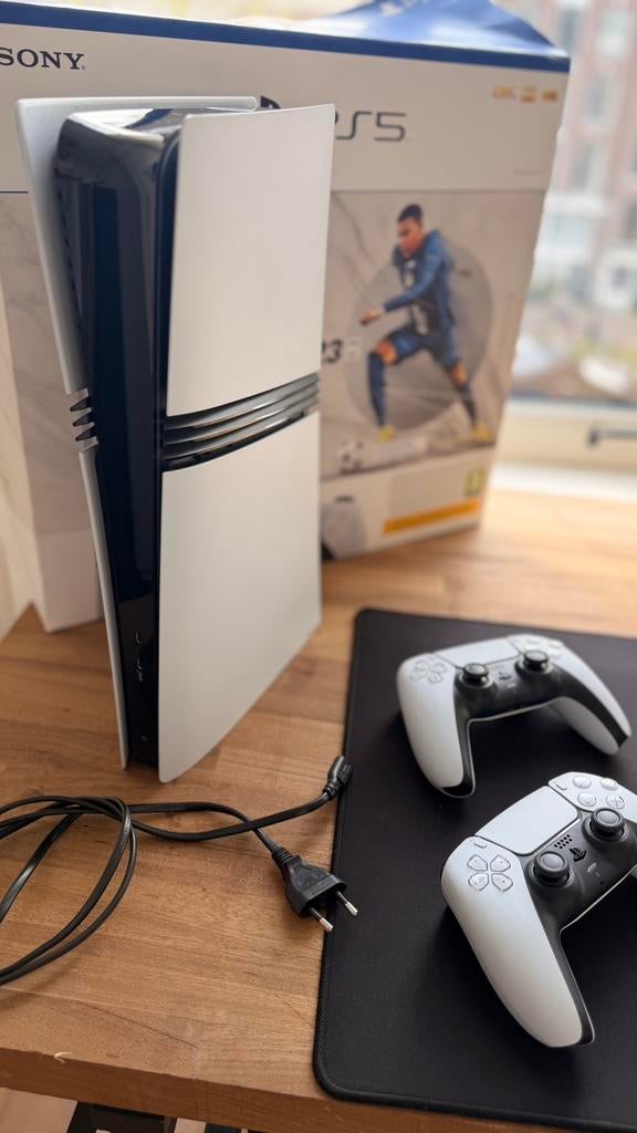 Playstation 5 Pro + 2 controllers, Spelcomputers en Games, Spelcomputers | Sony PlayStation 5, Ophalen, Zo goed als nieuw