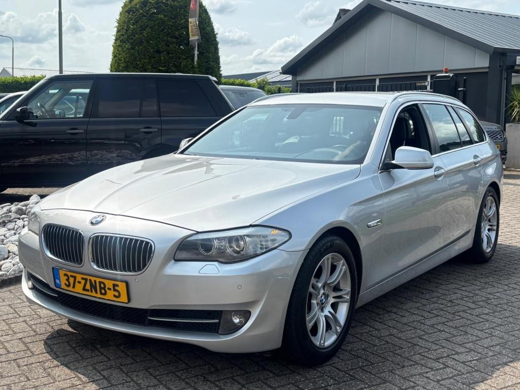 BMW 5 Serie Touring 528i High Executive 2013 NL Auto Trekhaa, Auto's, BMW, Automaat, Euro 5, Gebruikt, 2000 kg