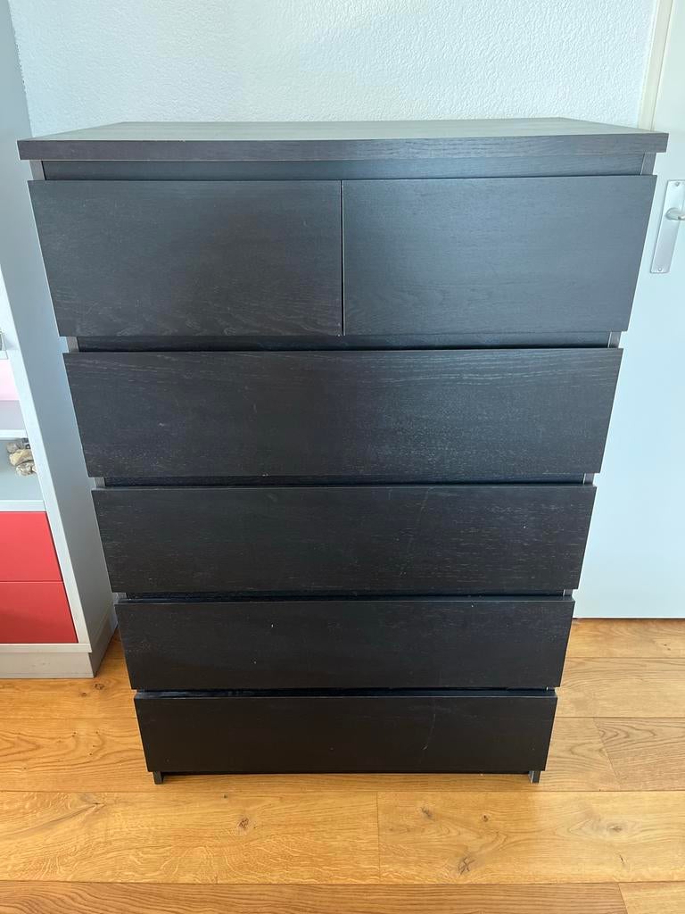 Zwart bruine Malm kast, Huis en Inrichting, Gebruikt, 5 laden of meer, 100 tot 150 cm, 25 tot 50 cm