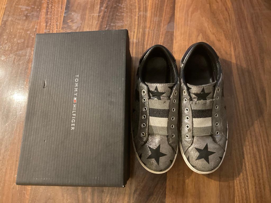 Tommy hilfiger sneaker schoen zilver zwarte sterren maat 37!, Zwart, Ophalen of Verzenden, Tommy Hilfiger, Sneakers of Gympen