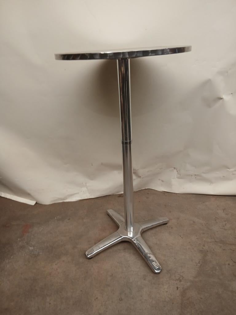 Statafel, 114 cm hoog, diameter 60 cm, Ophalen