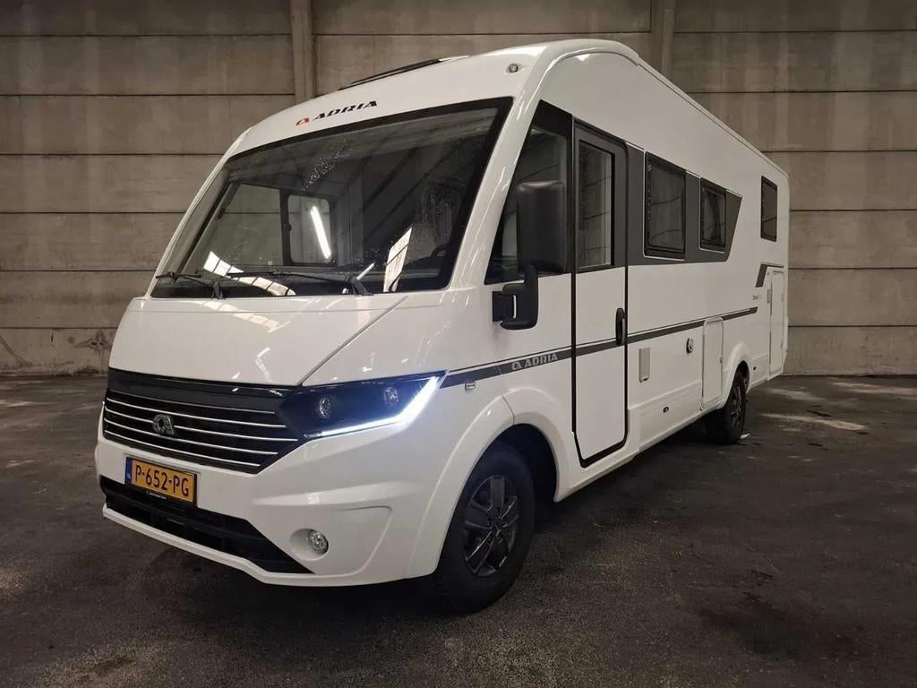 Adria SONIC I700SC Integraal camper (bj 2020), Caravans en Kamperen, Integraal, 7 tot 8 meter, Bedrijf, Adria