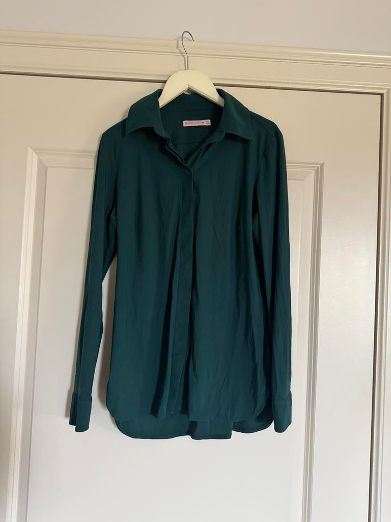 Studio Anneloes Poppy blouse bottle green travelstof M, Kleding | Dames, Blouses en Tunieken, Ophalen of Verzenden, Nieuw, Maat 38/40 (M)