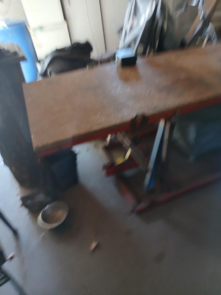 Verstelbare werktafel of motor staan tafel of reparatietafel, Ophalen, Gebruikt
