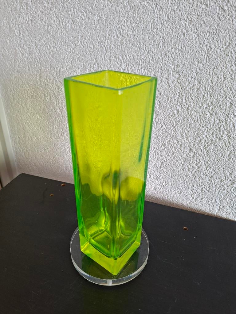 Anna groen vaasje, Antiek en Kunst, Antiek | Glas en Kristal, Ophalen of Verzenden