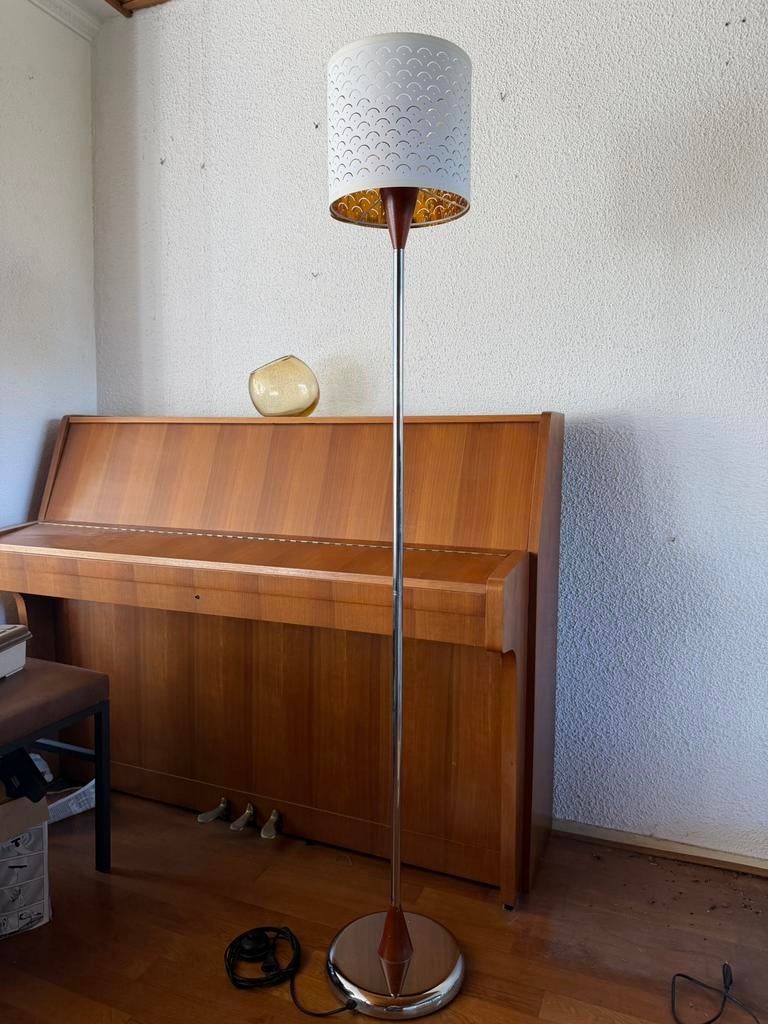 Prachtige onbeschadigde staande lamp, Huis en Inrichting, Lampen | Vloerlampen, Ophalen, Zo goed als nieuw, 150 tot 200 cm