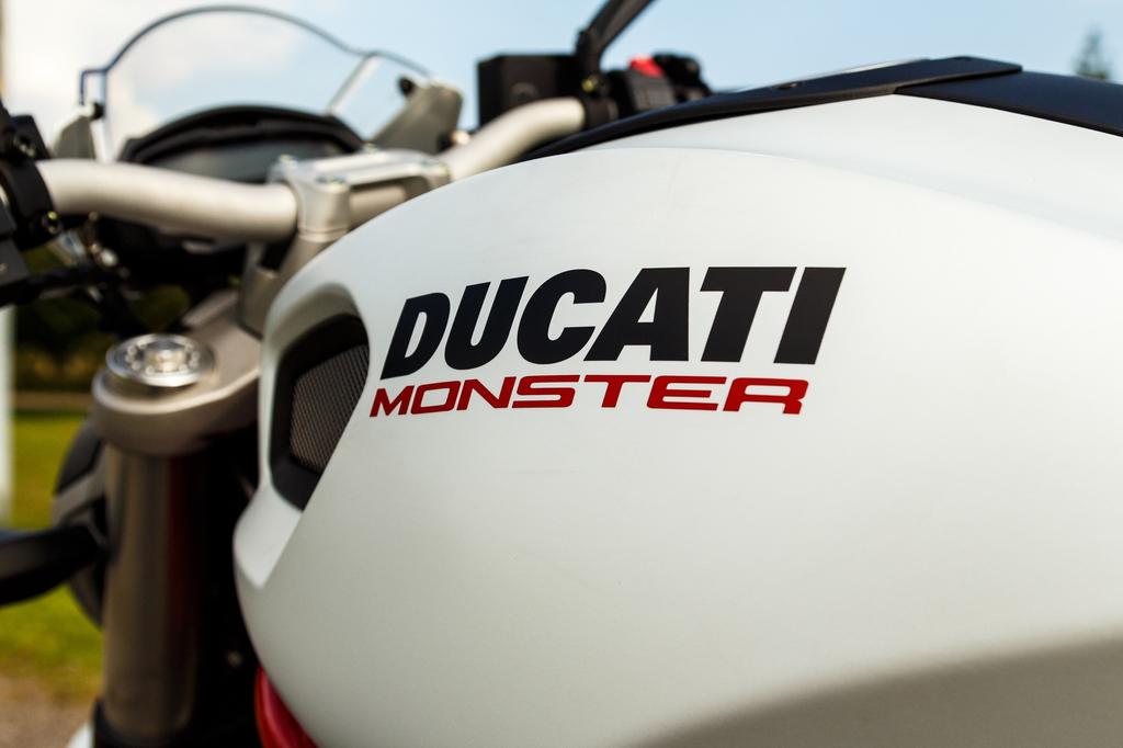Parelmoer witte Ducati Monster 796 ABS, Motoren, Motoren | Ducati, Particulier, Naked bike