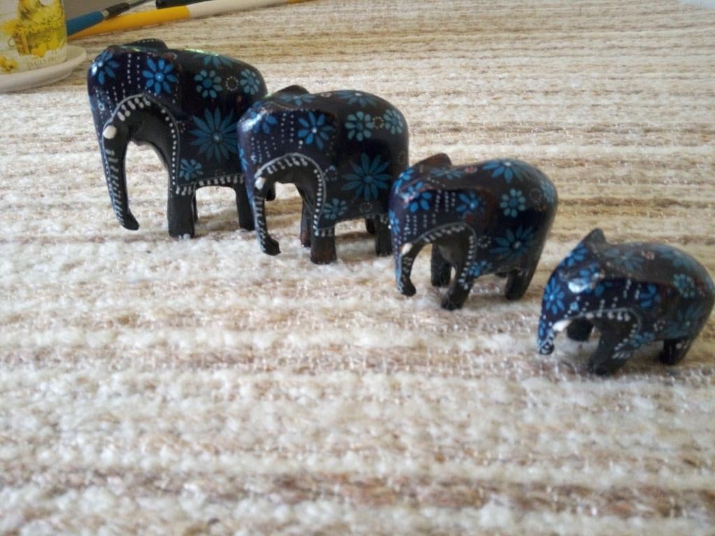 4 Handbeschilderde Houten Olifantjes uit Sri Lanka, Huis en Inrichting, Ophalen of Verzenden, Minder dan 50 cm, Minder dan 50 cm