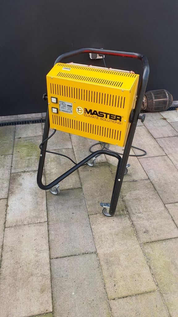 Elektrische infrarood heater HALL 3000 Master + reserve lamp, Ophalen, 30 tot 80 cm, Gebruikt, Kachel