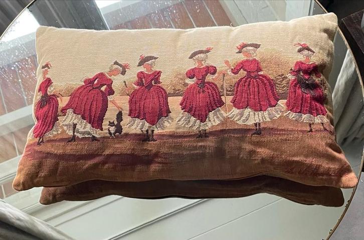 Belgisch Tapestry Kussen - Marquises Dames, Huis en Inrichting, Woonaccessoires | Kussens, Zo goed als nieuw, Rood, Rechthoekig