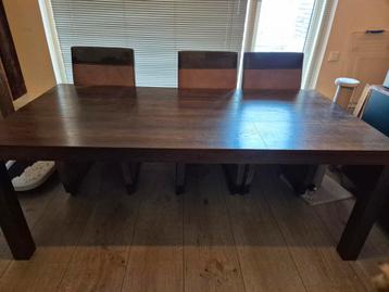 Eettafel  beschikbaar voor biedingen