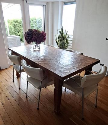 Zware houten tafel, 2 bij 1 meter beschikbaar voor biedingen