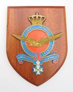 Houten embleemschildje Koninklijke Luchtmacht., Ophalen of Verzenden, Luchtmacht, Nederland, Embleem of Badge