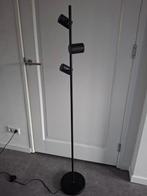 Zwarte vloerlamp., Huis en Inrichting, Lampen | Vloerlampen, Ophalen, Zo goed als nieuw, Metaal, 100 tot 150 cm
