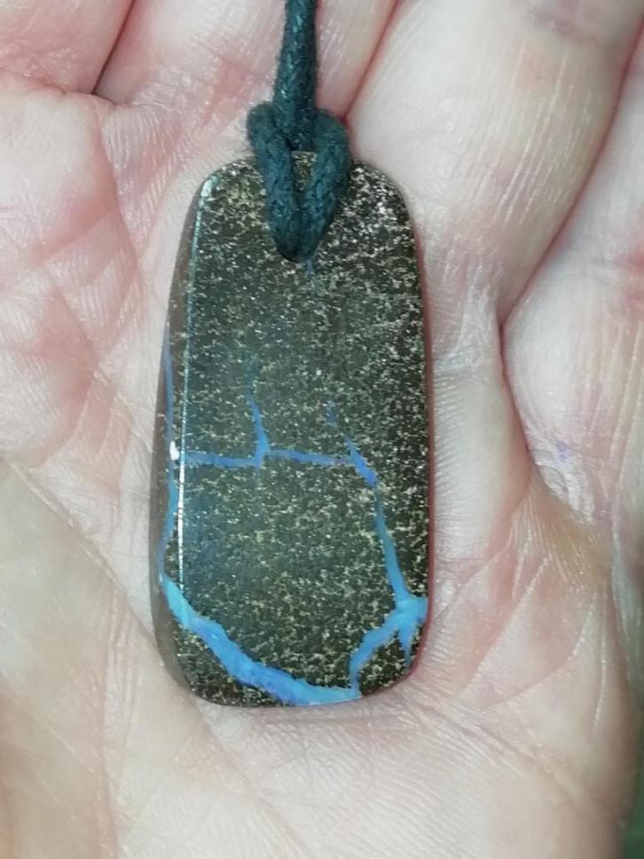 Boulder opaal hanger, Sieraden, Tassen en Uiterlijk, Edelstenen, Zo goed als nieuw, Ophalen of Verzenden