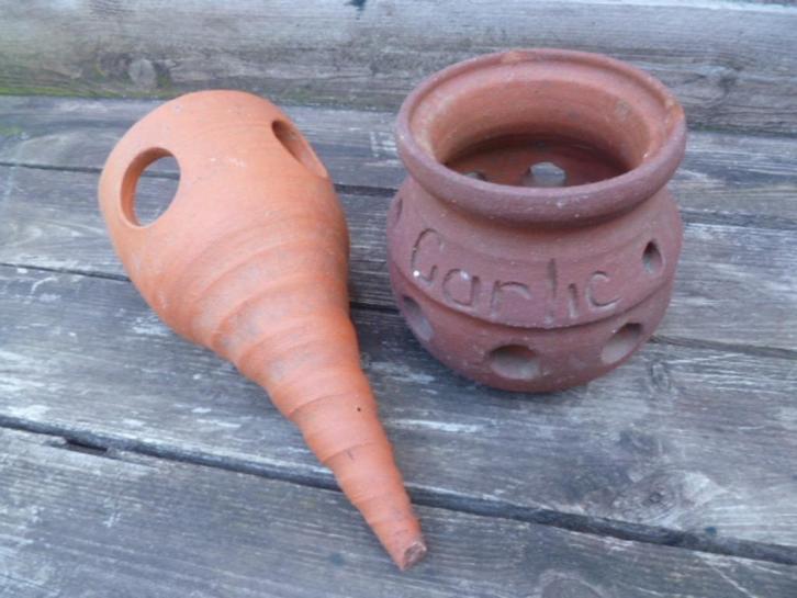 2 Leuke kleine stenen potjes voor diverse doeleinden., Tuin en Terras, Bloempotten, Gebruikt, Aardewerk, Binnen, Balkon, Tuin