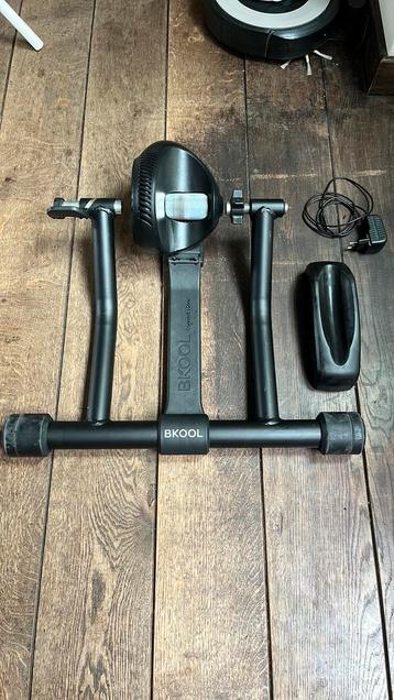 Bkool smart fietstrainer + kadans en snelheidsmetet beschikbaar voor biedingen