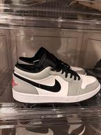 Jordan 1 low light smoke grey, Ophalen of Verzenden, Zo goed als nieuw, Overige kleuren