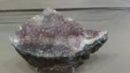 Amethist donker lila met chalcedoon tussenlaag op matrix, Verzamelen, Mineralen en Fossielen, Ophalen of Verzenden, Mineraal