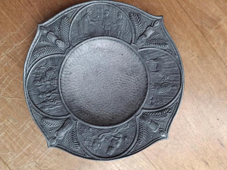tinnen bord met sprookjesfiguren op rand, Antiek en Kunst, Antiek | Tin, Ophalen