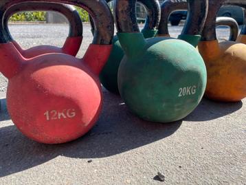 11 kettlebells en 2 Sledgehammer beschikbaar voor biedingen