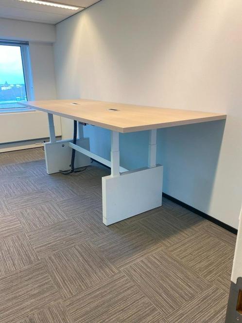 Zit/sta vergadertafel Vepa, 320 x 120 cm. - licht eiken blad, Huis en Inrichting, Bureaus, Gebruikt, Stabureau, Elektrisch, In hoogte verstelbaar