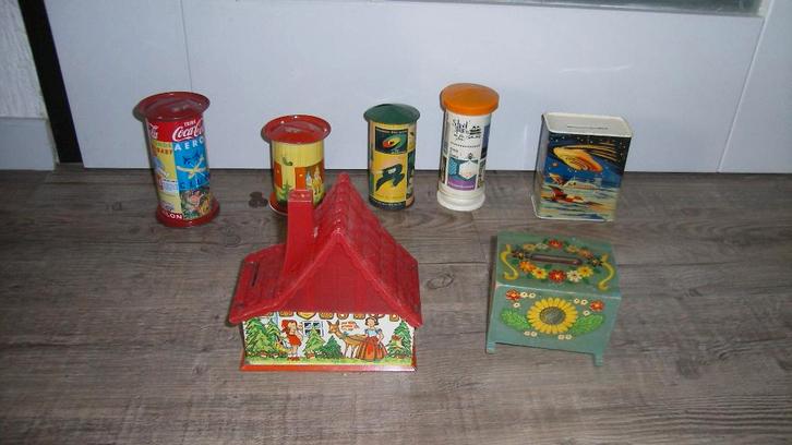 LEUKE VINTAGE SPAARPOTTEN/SPAARPOTJES/SPAARPOT/1.-  P STUK, Verzamelen, Spaarpotten, Gebruikt, Metaal of Blik, Ophalen of Verzenden