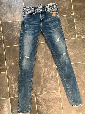 2 spijkerbroeken van het merk LTB maat 176 en 170 beschikbaar voor biedingen