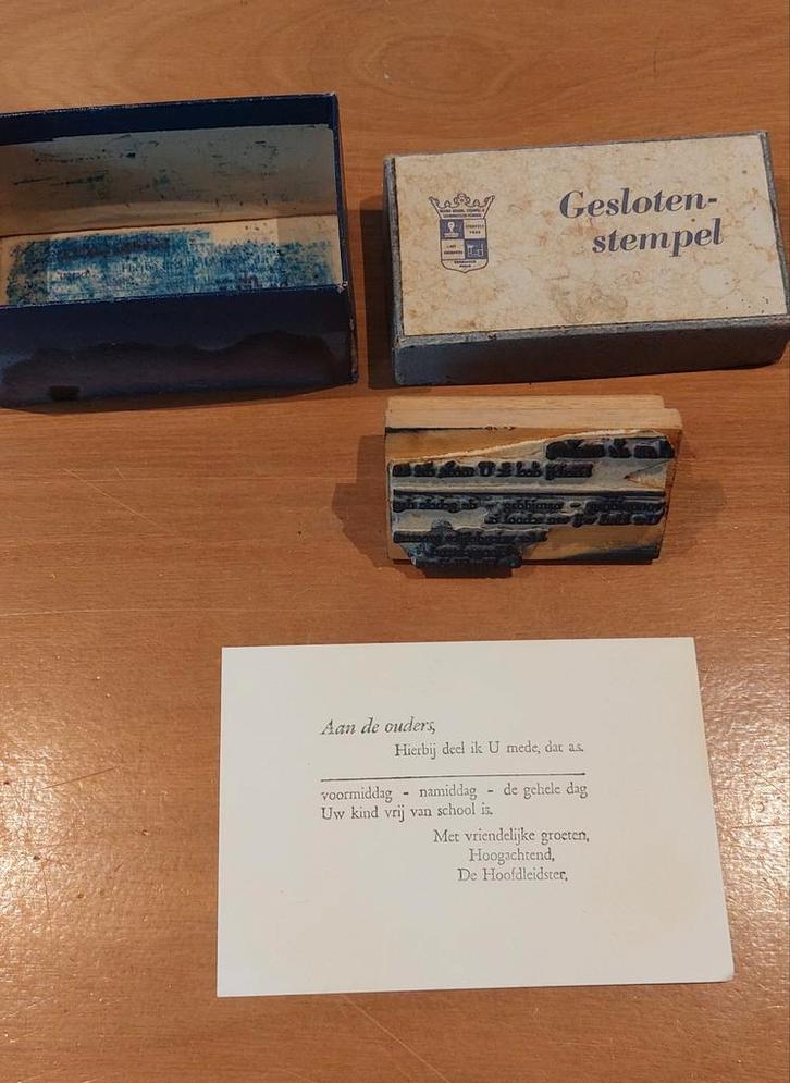 Oude schoolstempel met leuke tekst, Hobby en Vrije tijd, Stempelen, Gebruikt, Houten stempel, Ophalen of Verzenden
