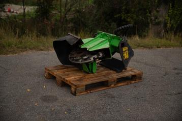 Avant Stobbenfrees minishovel beschikbaar voor biedingen