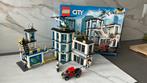 Lego city 60141 politiebureau, Kinderen en Baby's, Speelgoed | Duplo en Lego, Verzenden, Gebruikt