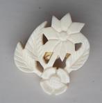 Oude broche bloemen, gesneden runderbeen., Ophalen of Verzenden, Zo goed als nieuw, Beige, Overige materialen
