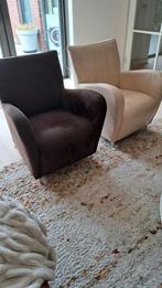 Aanbieding: 2 fauteuils in wit leer en chocolade bruine stof, Huis en Inrichting, Fauteuils, 75 tot 100 cm, Zo goed als nieuw
