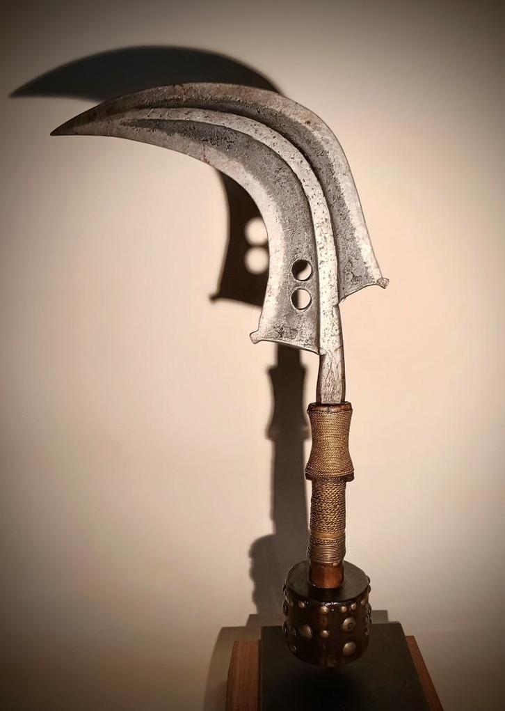 Zwaar Trumbash Mangbetu-mes - Congo DRC Afrika, Antiek en Kunst, Kunst | Niet-Westerse kunst, Verzenden