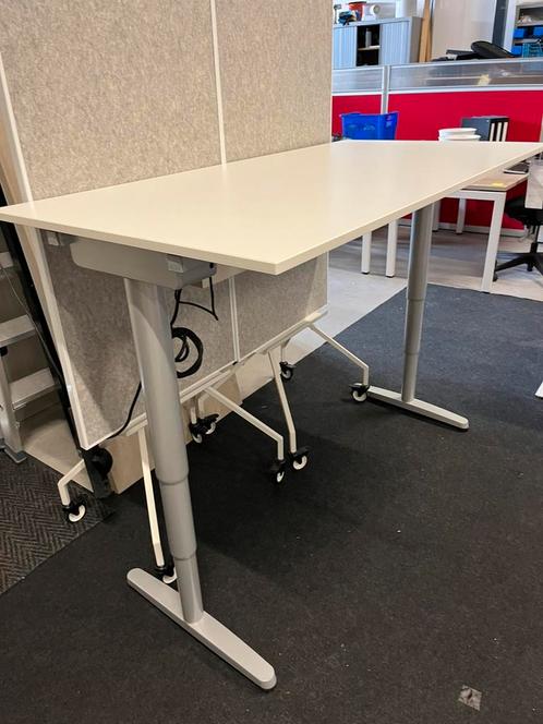 Elektrisch Ikea Zit-Sta bureau 160x80 Galant Wit-Grijs, Huis en Inrichting, Bureaus, Zo goed als nieuw, Bureau, Elektrisch, In hoogte verstelbaar